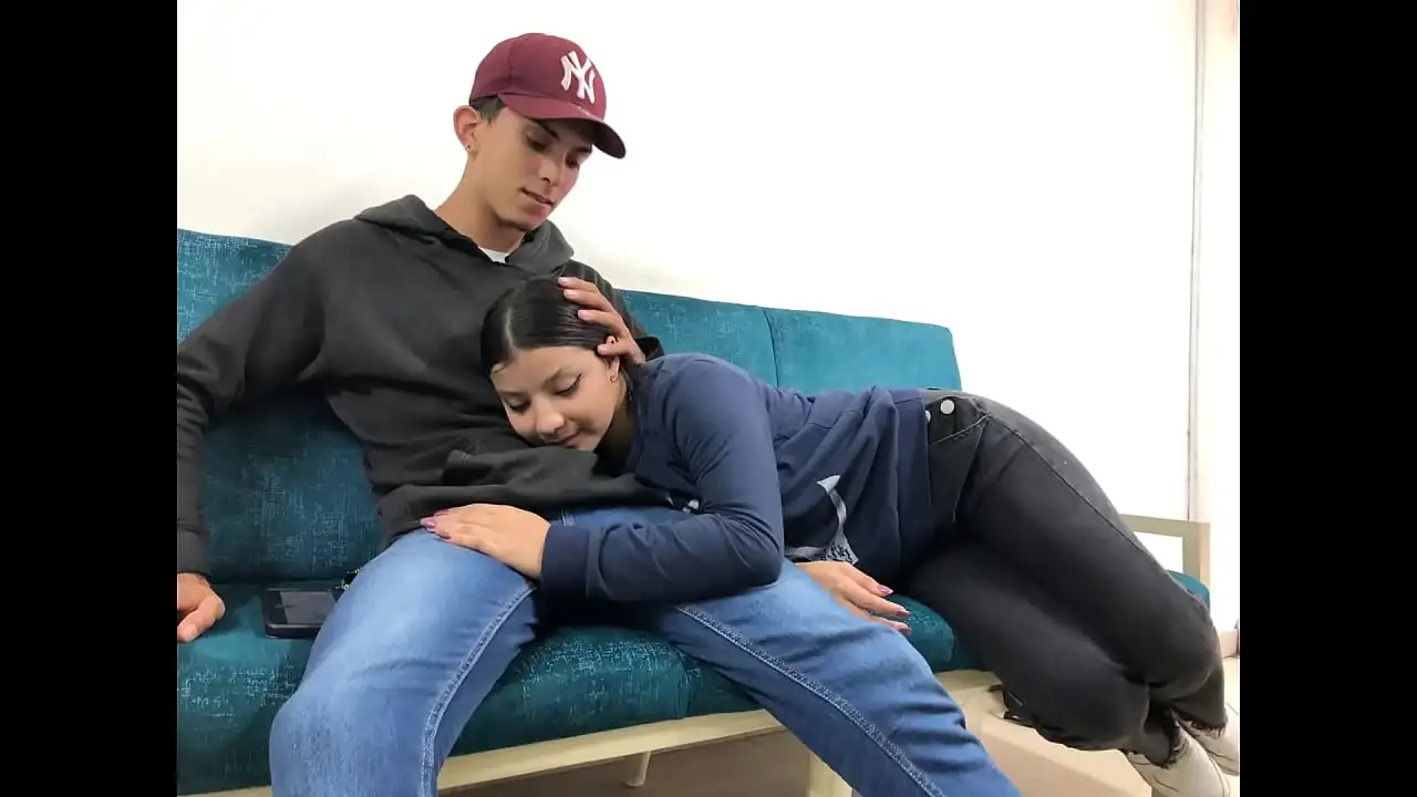 AMIGA TRANQUILA DESCANSA – mi AMIGA rubia de 18 a&ntilde;os siente mi pollla en su boca